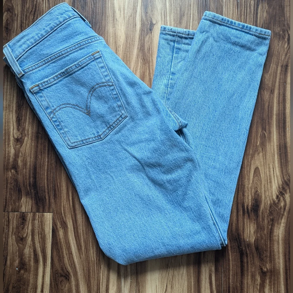 Levis Wedgie - Picture 2 of 6